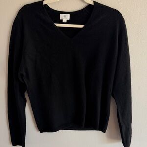 Classic Black V-Neck Sweater, 100% Cashmere